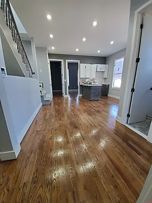 Rented by Aron Fried, LREB | media 22