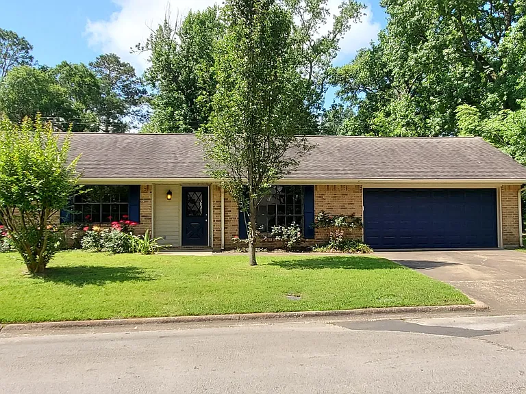419 Willow Oak St — Photo 1