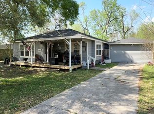 508 Clear Lake Rd, Highlands, TX 77562