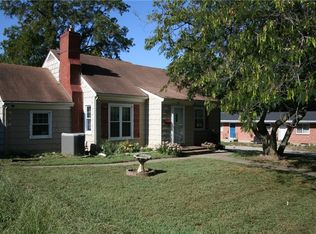 10511 E Lake Dr, Independence, MO 64053