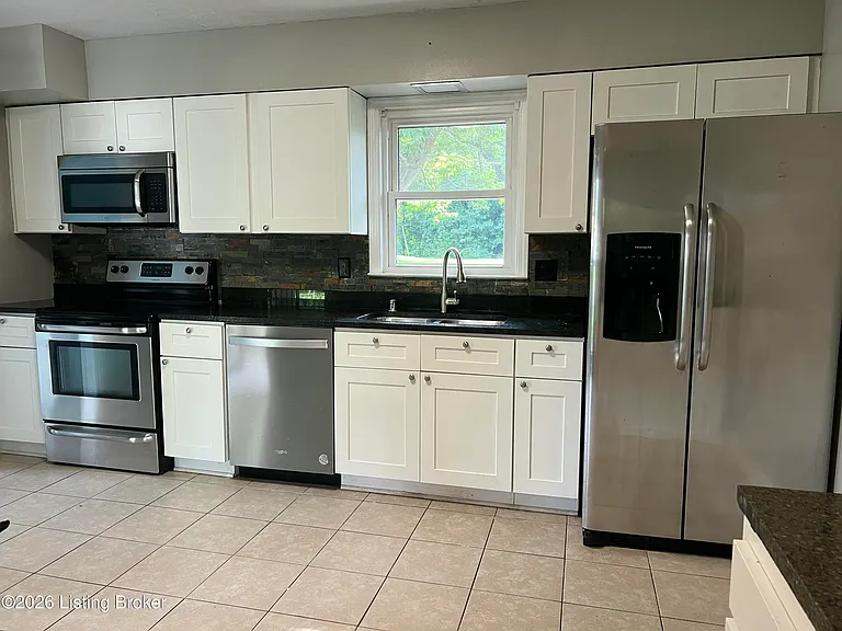 616 Clairview Dr — Photo 3