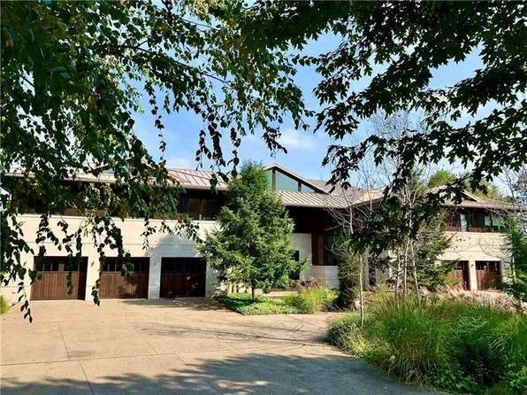 215 Hawk Hill Dr, Presto, PA 15142