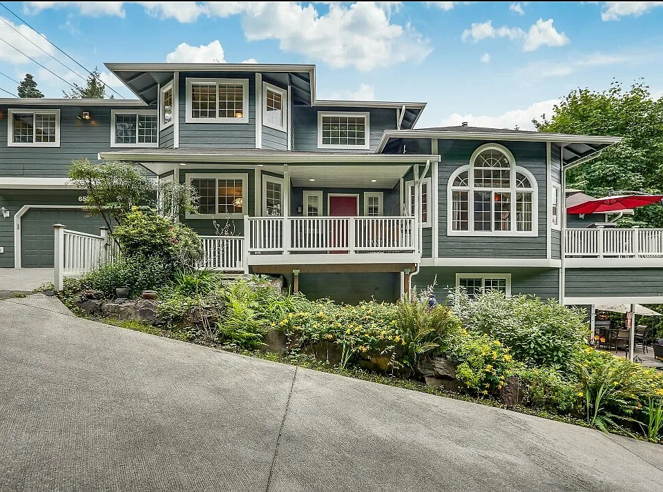 NE 198th St