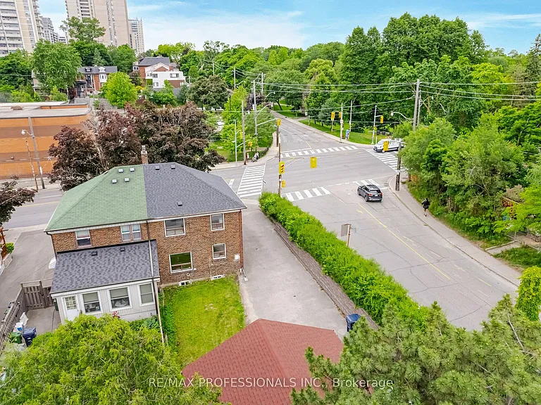 111 Keele St — Photo 31