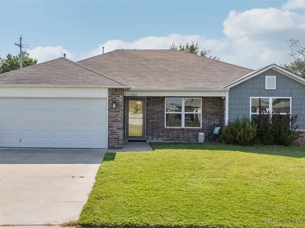 1521 S 31st St, Broken Arrow, OK 74014