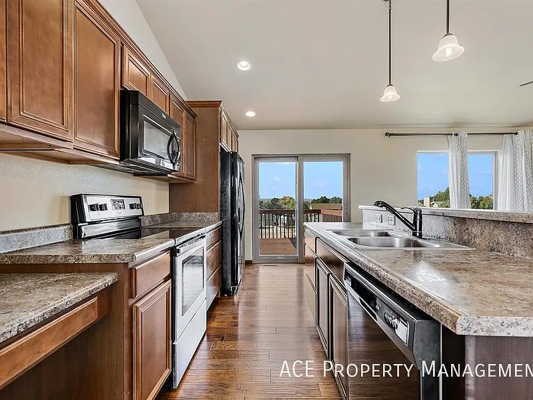 3119 New England St — Photo 4