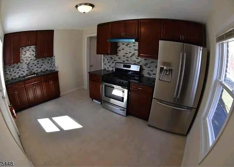 22 Dupont Pl — Photo 3
