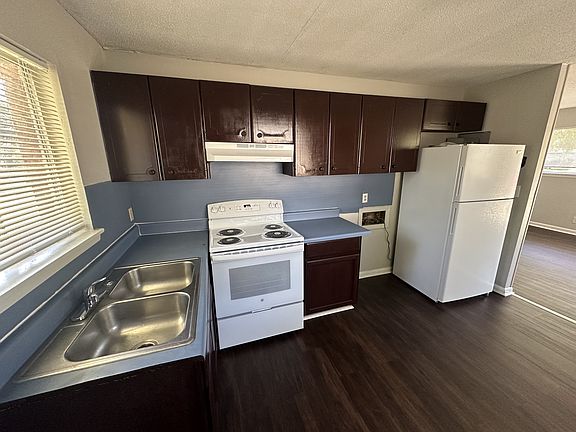 3rd image of 1608B Glowmont Dr