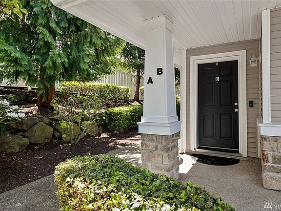 Covered entryway and end unit. 