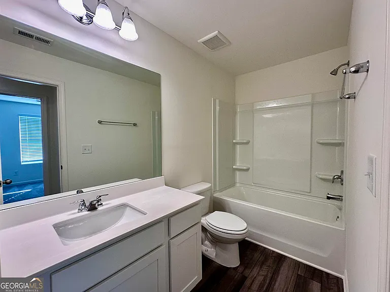 1066 Paddington Dr — Photo 15