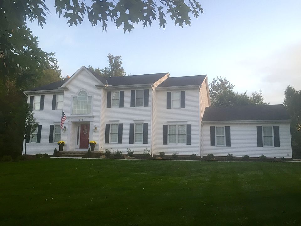 2nd image of 775 Lake Trl