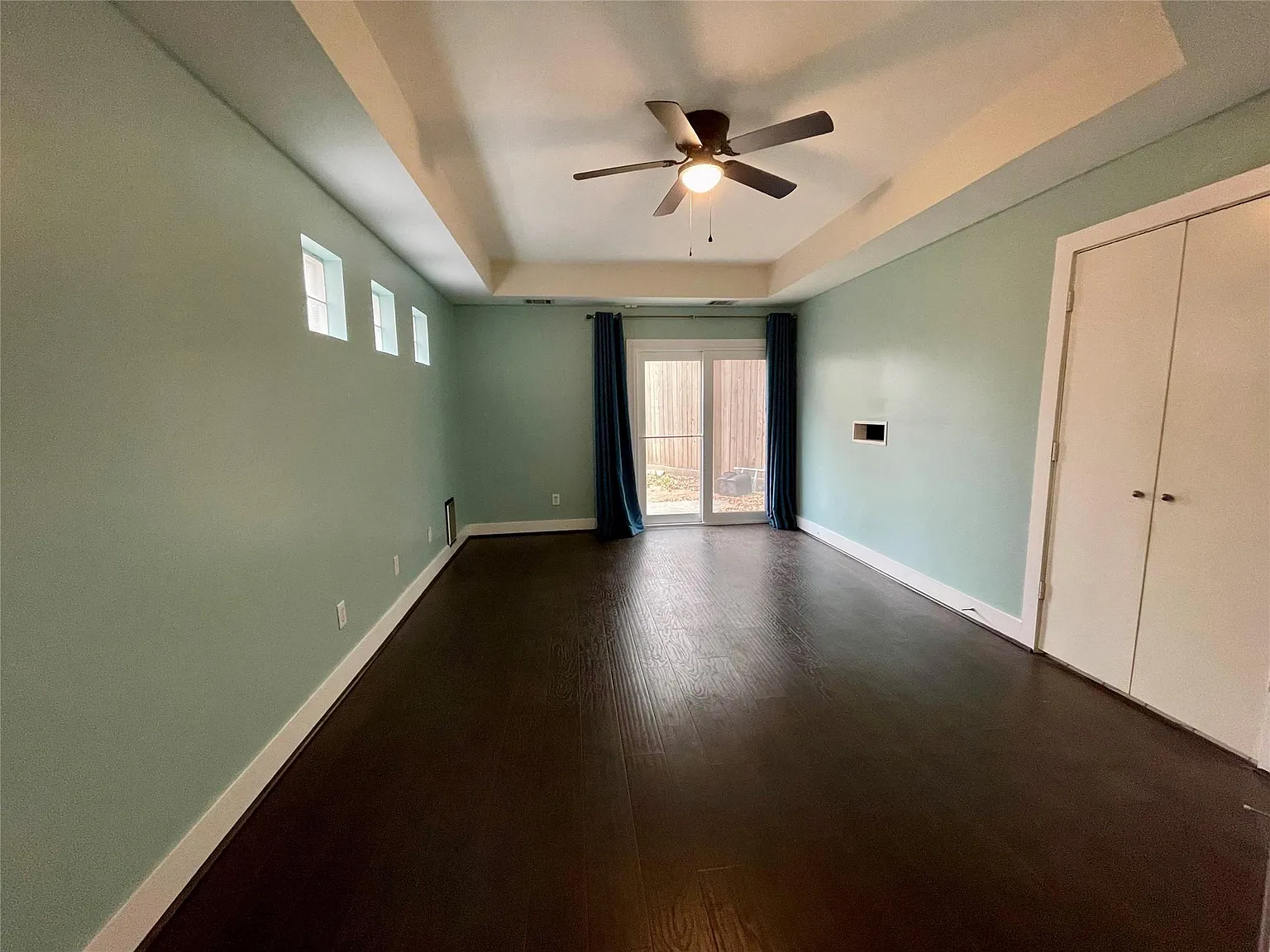 3 bed, 2.5 bath, 1993 sqft, $2,300 — Photo 2