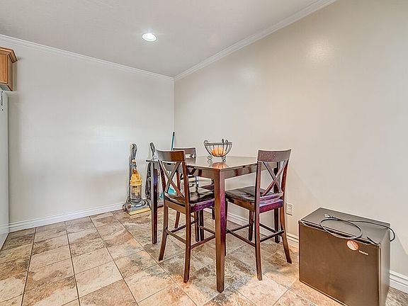 5th image of 1547 N Riverside Ave #51