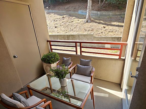 Balcony - virtual staging