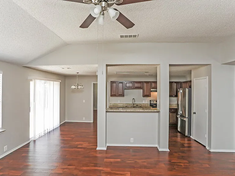 230 Westminster Dr — Photo 7