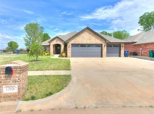 13920 Hutchinson Pl, Yukon, OK 73099