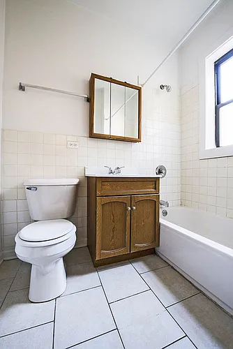 7417-25 S Phillips 2444 E 74th Place Chicago, IL 60649 Photo 1