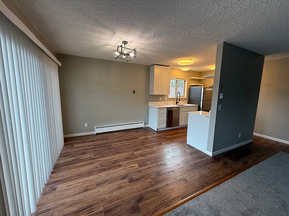 Newly remodeled kitchen/bath/new carpet