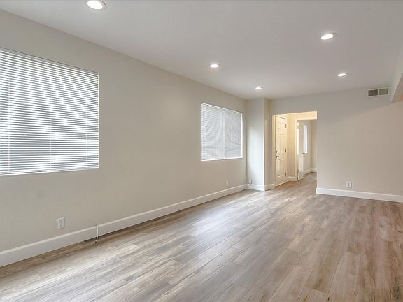 5th image of 94 Glen Eyrie Ave APT 1