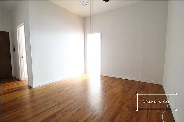 Rented by Grand & Co. | media 4