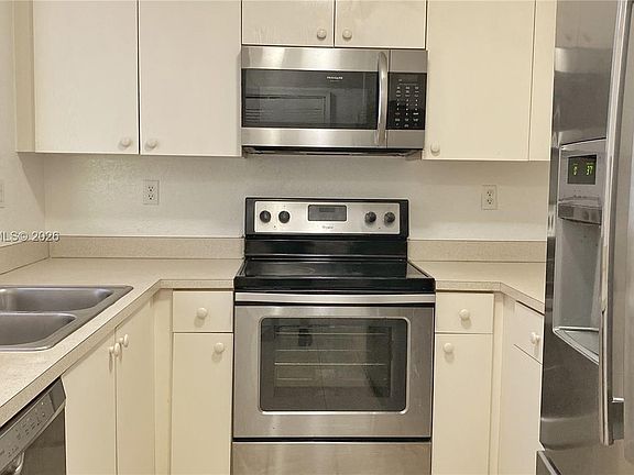 4th image of 2941 Riverside Dr APT 304