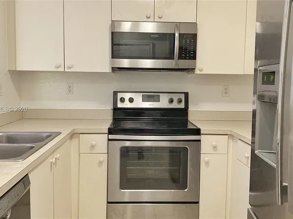 2941 Riverside Dr APT 304, Coral Springs, FL 33065