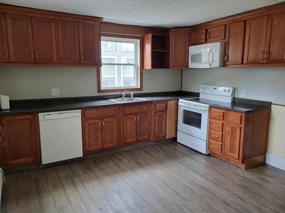 6 Chandler Ave #1A