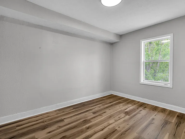 411 N Oakland Ave — Photo 18