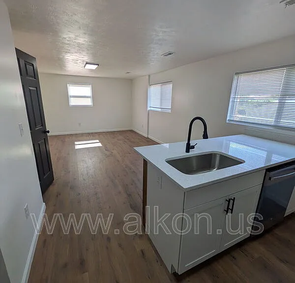 949 Perry Hwy #2 — Photo 7