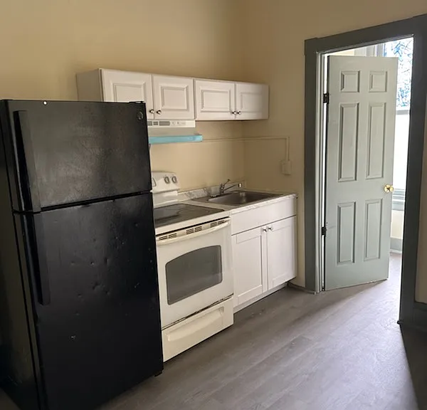 352 Penn St #4 — Photo 3