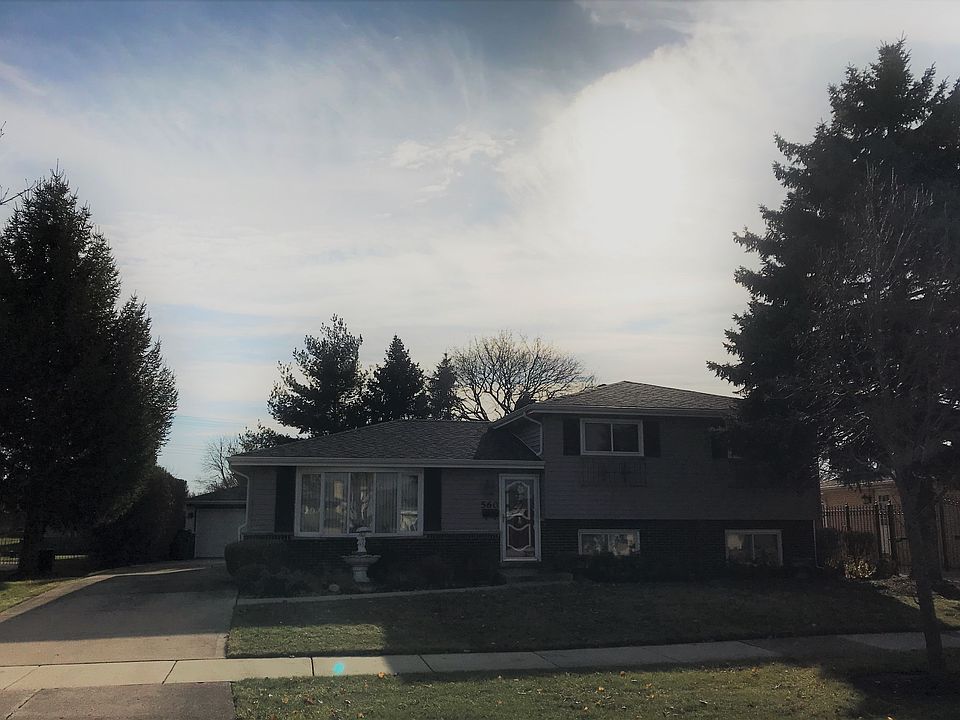 2nd image of 560 Sarah Dr