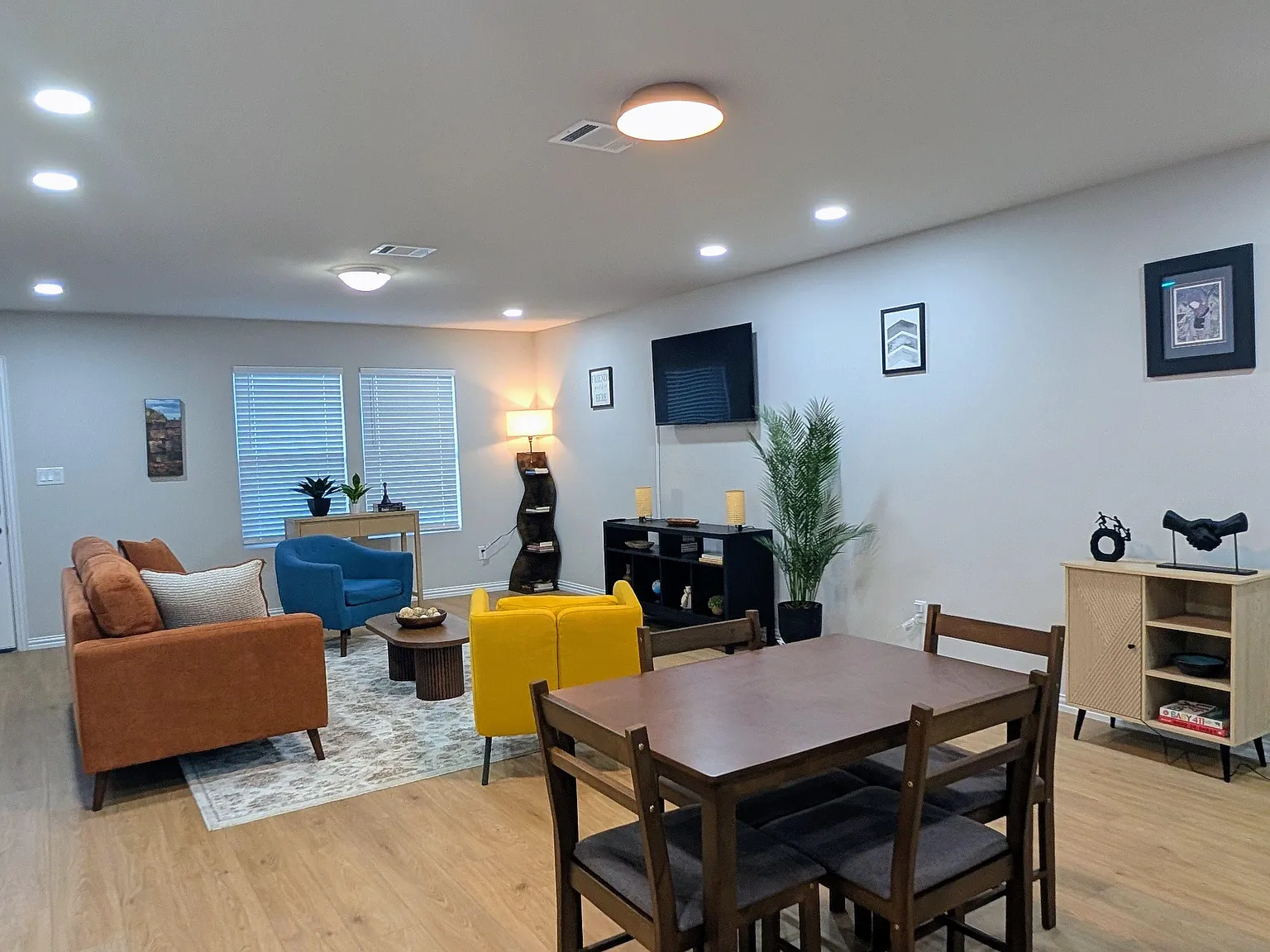 2 bed, 2.5 bath, 2618 sqft, $1,321 — Photo 3