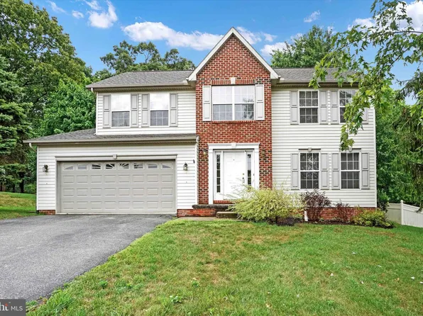 763 Willow Ridge Dr, York, PA 17404