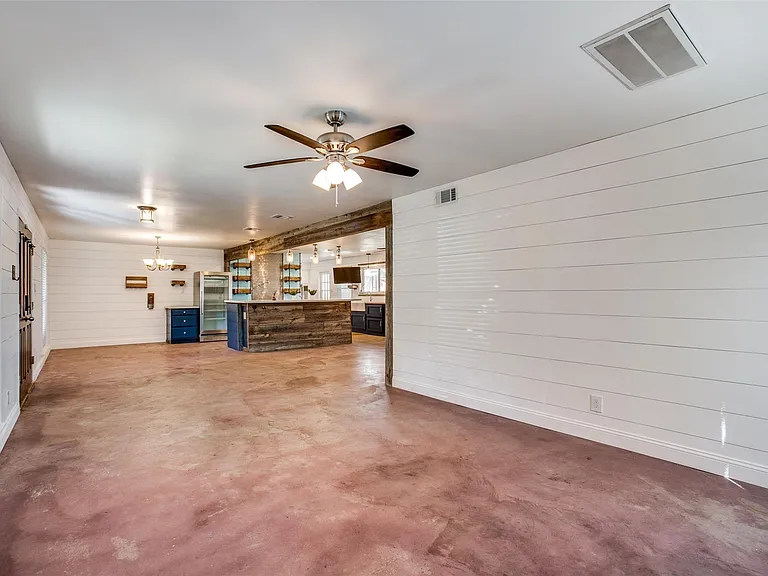 8503 Manhattan Dr — Photo 23