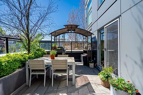1588 Hastings St E #210 Photo 1