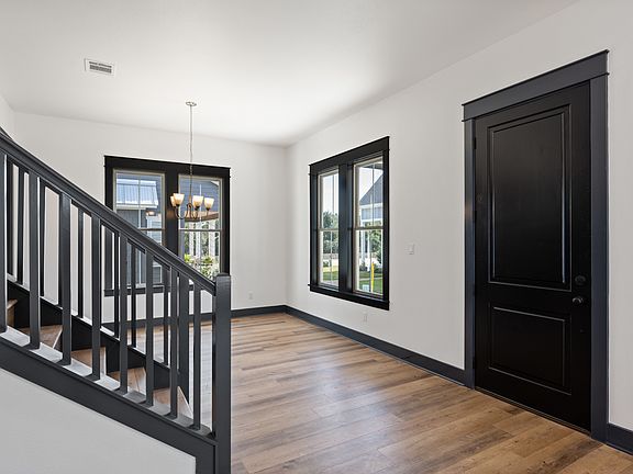 3rd image of 1017 Twain St