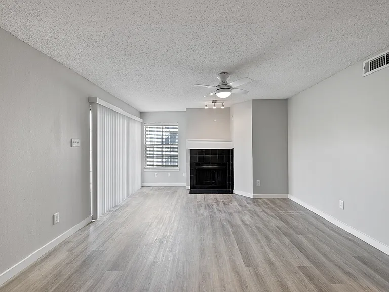 Fairway Greens Apartments — Photo 22
