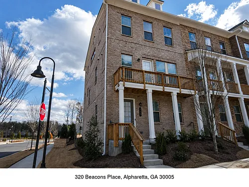 320 Beacons Pl Photo 1