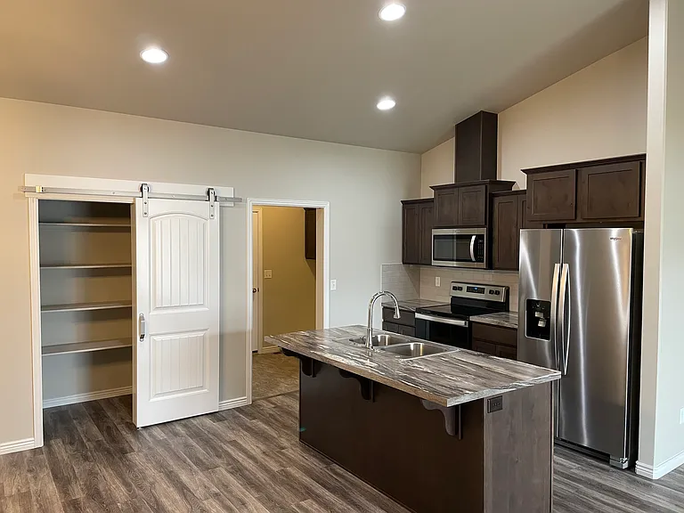 1135 Sunnybrook Ave — Photo 3