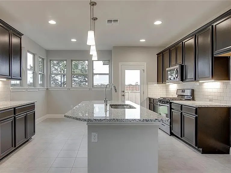 9205 Gynerium Dr — Photo 13