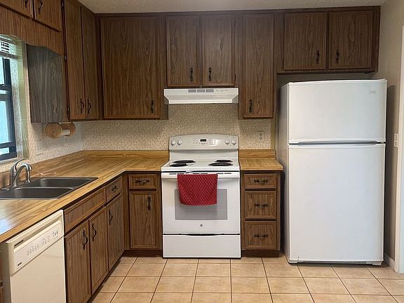 3rd image of 675 Tumblebrook Dr
