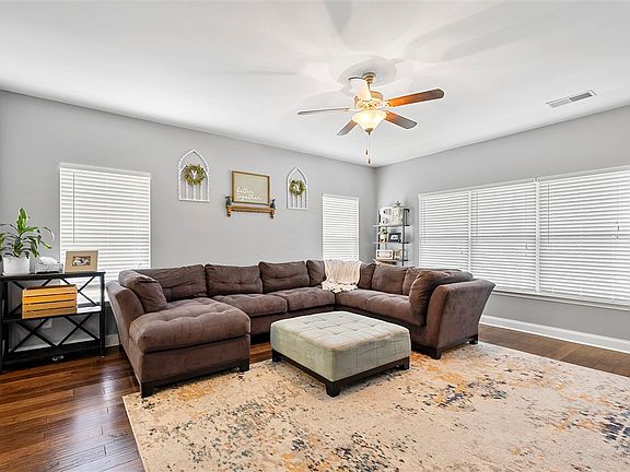 2nd image of 216 Jocelyn Dr