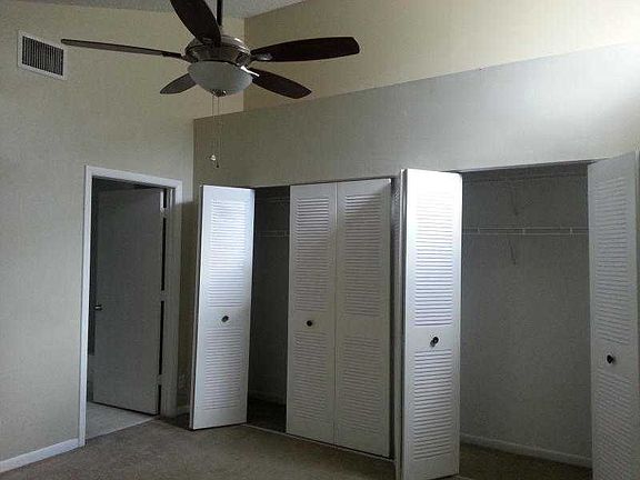 3rd image of 4363 Woodstock Dr APT A