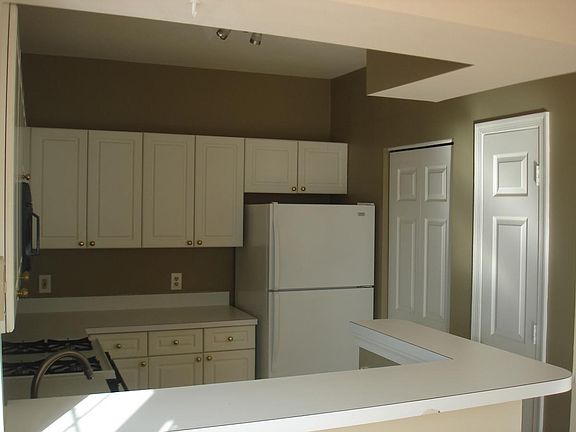 2nd image of 2110 Highcourt Ln APT 301