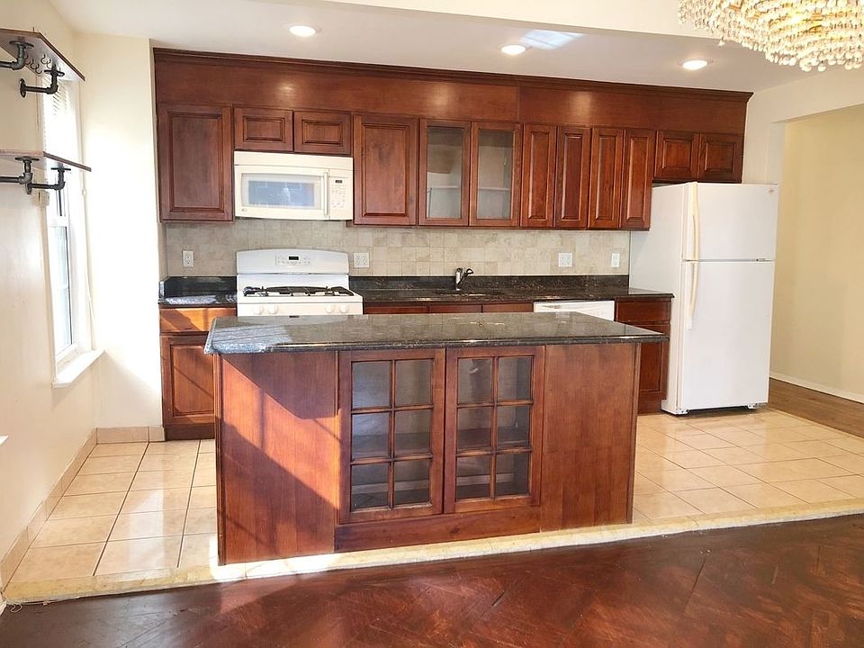 1st image of 24-07 Ditmars Blvd #1L