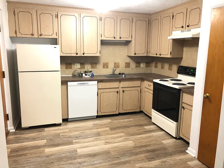Lexington St Apartments — Photo 24