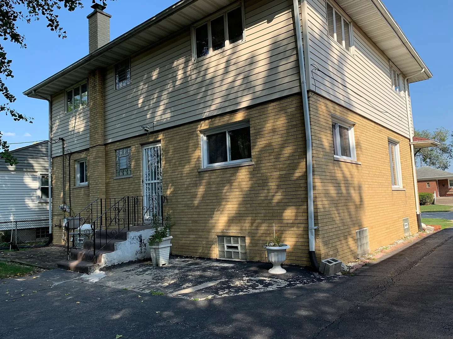 1320 Gordon Ave photo 1