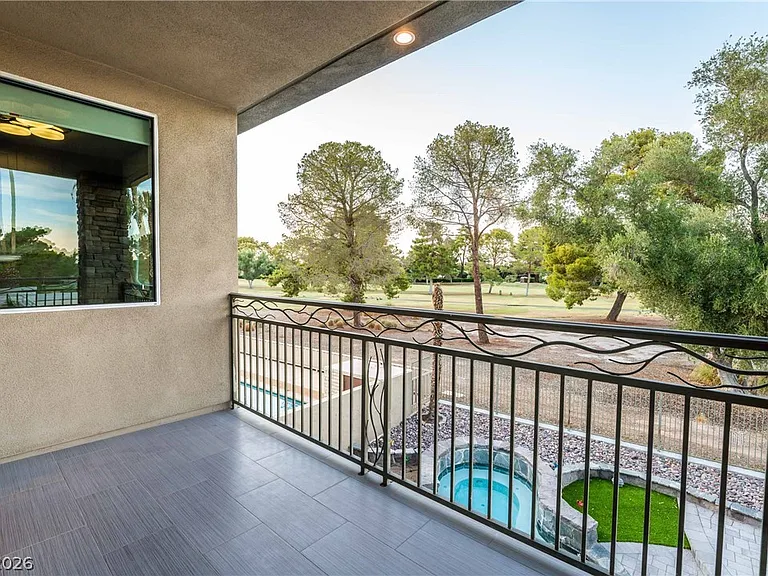 980 Vegas Valley Dr — Photo 38
