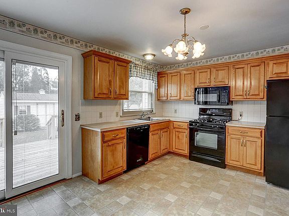 2nd image of 107 Tanglewood Ln