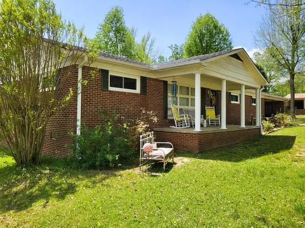 476 Taylor St, Bruceton, TN 38317